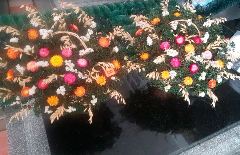 Цветы на могилу