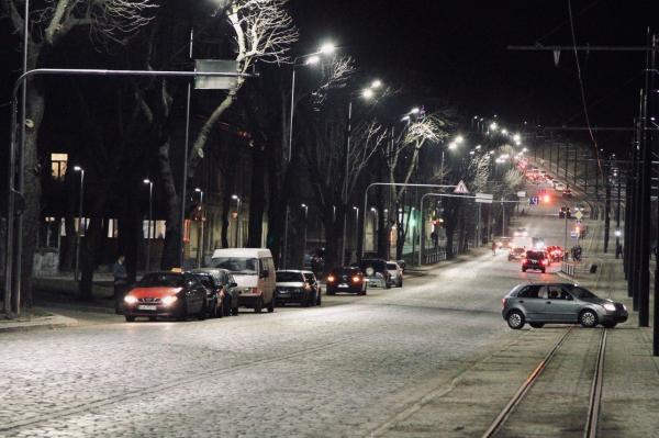 Современное освещение европейского образца на улице Лычаковской во Львове