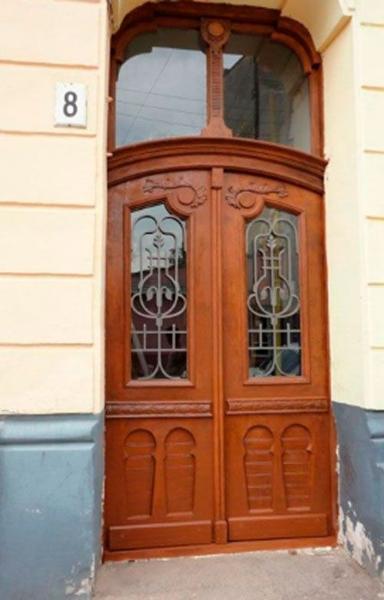 Реставрувати двері