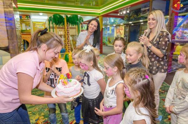 Празднование детского Дня Рождения