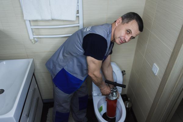 Чищення каналізації у Львові