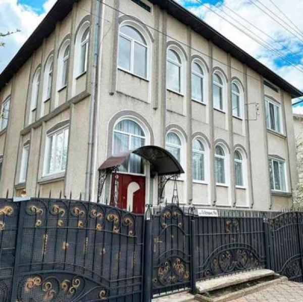 Сучасний пансіонат для літніх людей