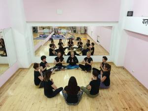 ГРУПОВІ ЗАНЯТТЯ З ЙОГИ