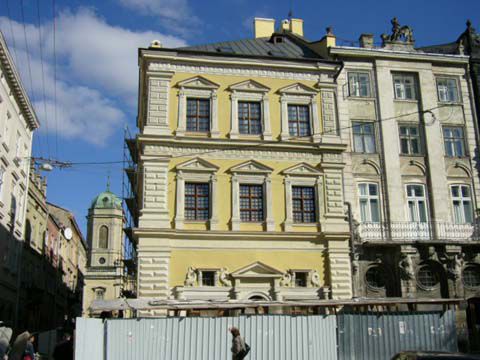 Житловий будинок на пл. Ринок, 2 Житловий будинок на пл. Ринок, 2