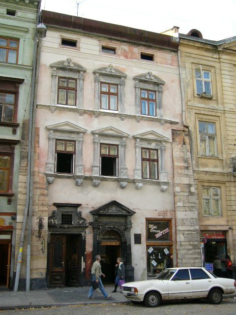 Жилой дом на пл. Рынок, 28