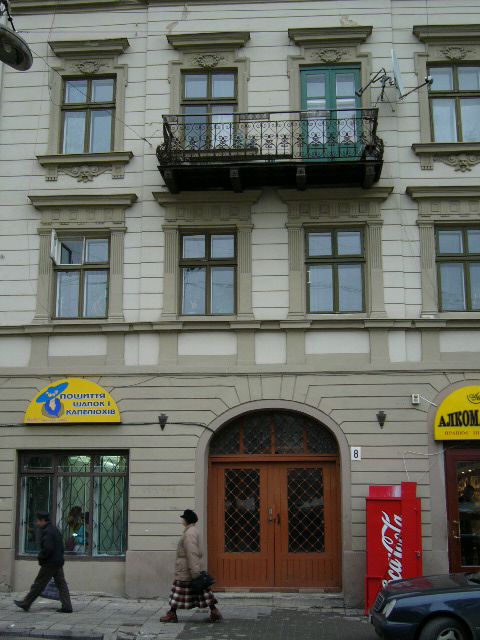 Жилой дом на ул. Театральная, 8