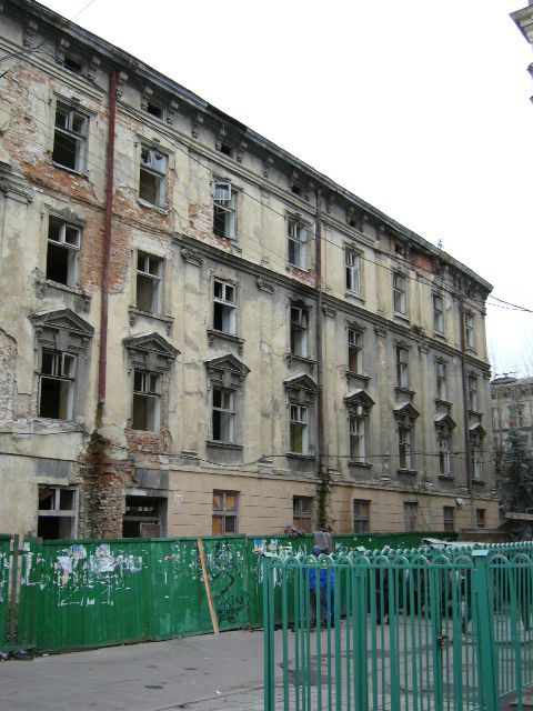 Жилой дом на ул. Театральная, 16