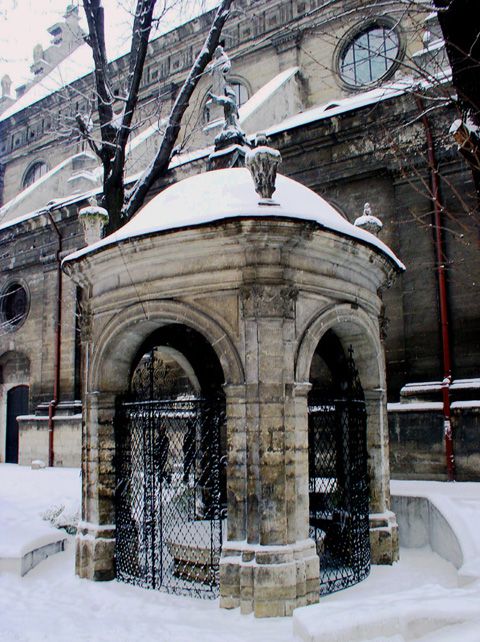 Колодец возле Бернардинского костела