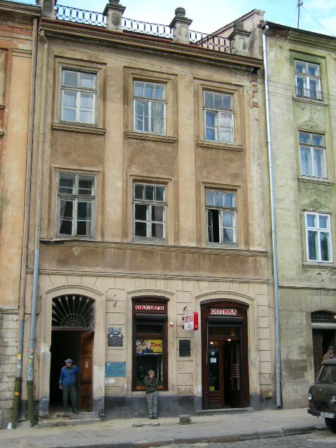 Жилой дом на пл. Рынок, 42