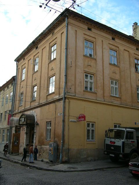 Житловий будинок на вул. Сербська, 8