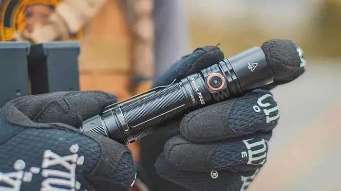 Гид по тактическим фонарям: от яркости до прочности