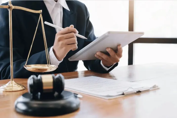 Срочный юридический перевод: когда время критично, а ошибка недопустима