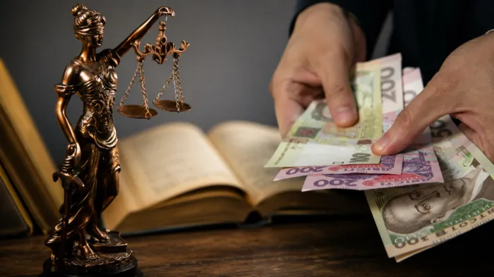 Скільки з витрат на адвоката реально поверне суд: практика 2026 року