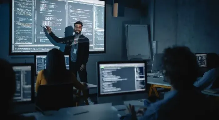 Востребованные профессии 2024: тенденции рынка труда для женщин и мужчин